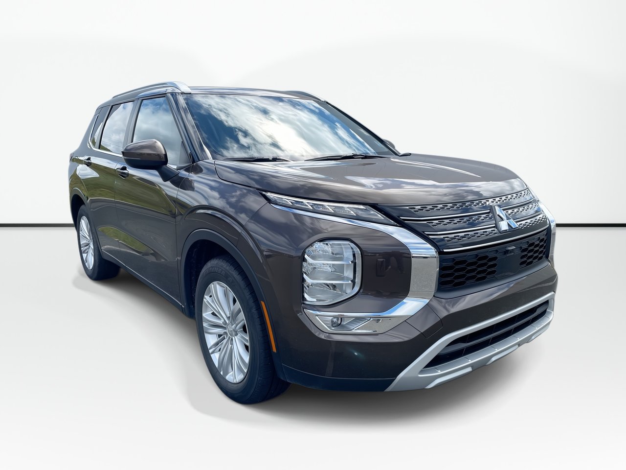 Brown 2024 Mitsubishi Outlander SUV / Crossover All-Wheel Drive Continuously Variable Transmission