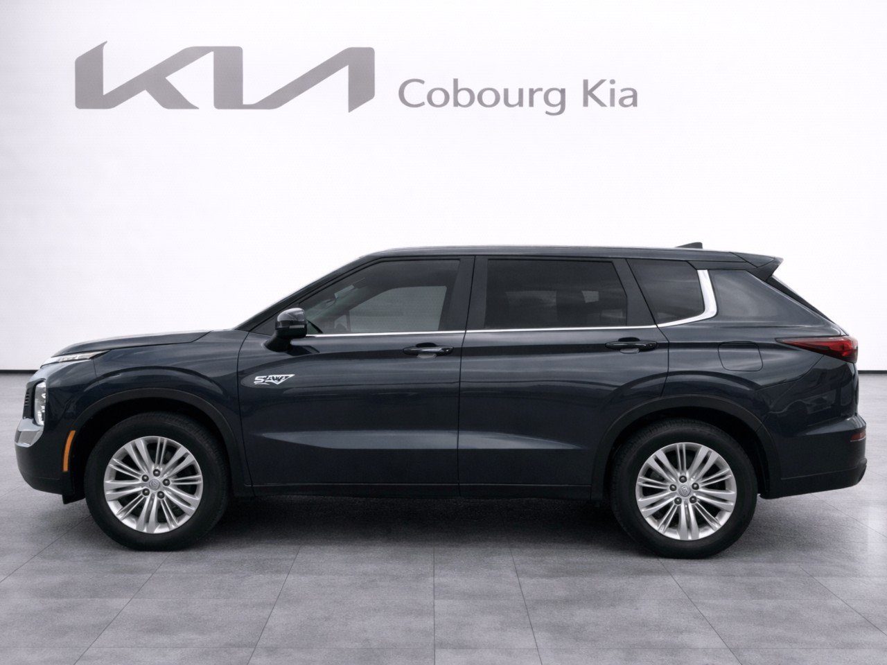 2024 Mitsubishi Outlander Plug-In Hybrid ES-2