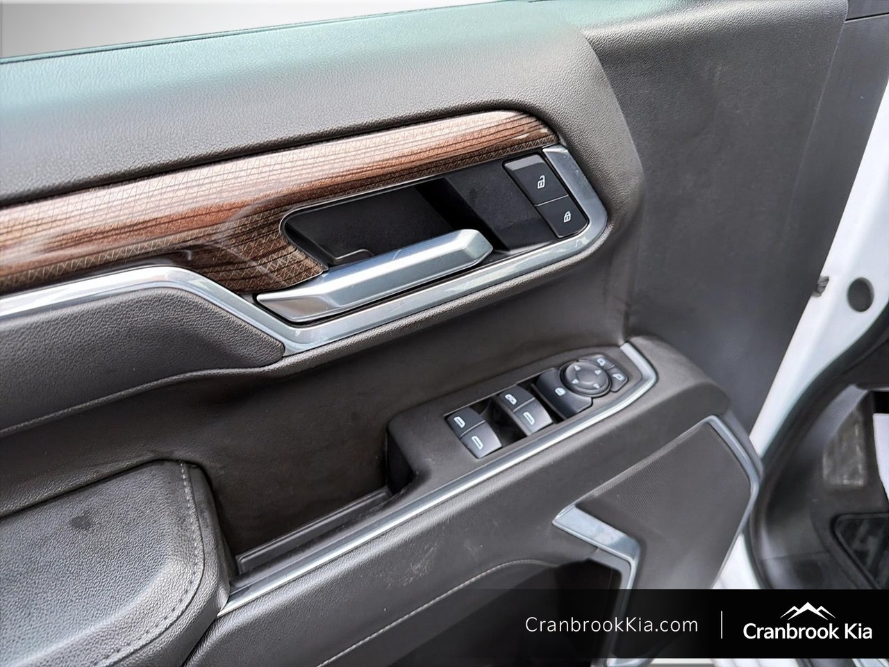 2025 Chevrolet SILVERADO 1500 LT-8