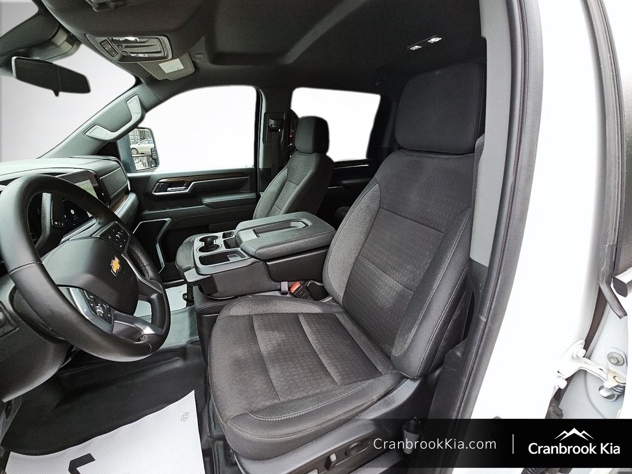 2025 Chevrolet SILVERADO 3500HD LT-8