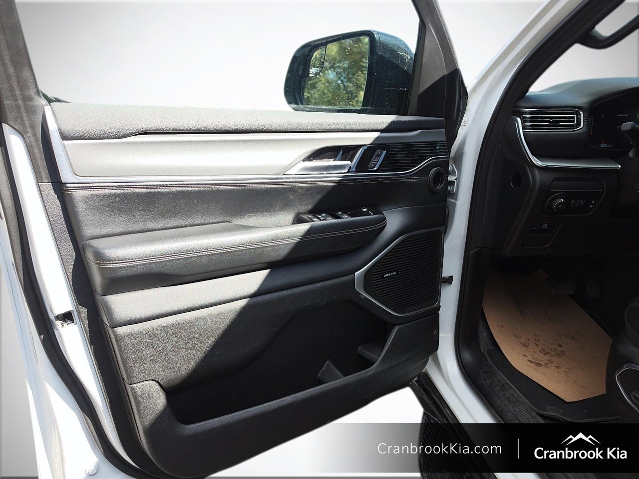 2024 Jeep Wagoneer Series II-10