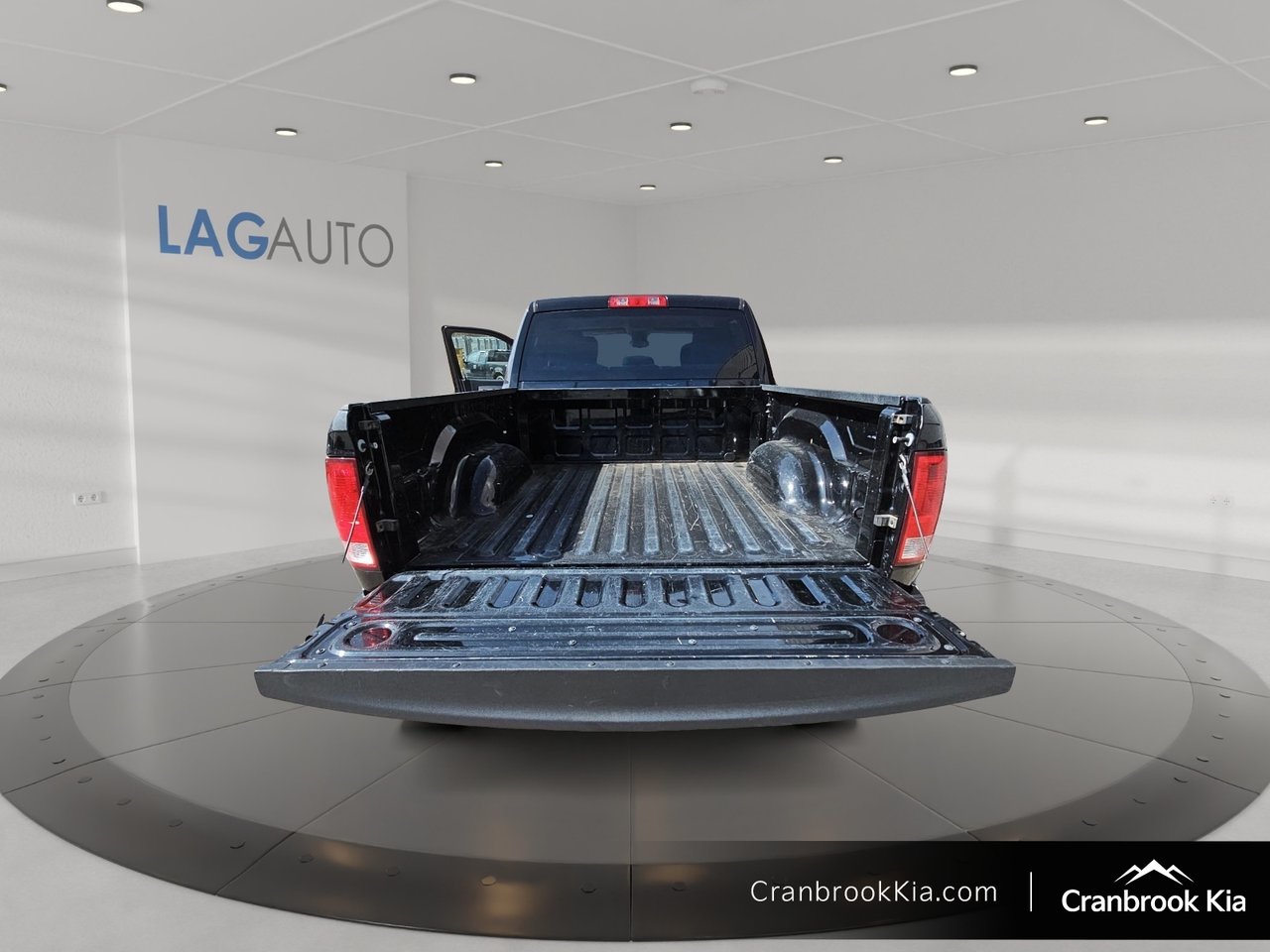 2023 Ram 1500 CLASSIC SLT-16