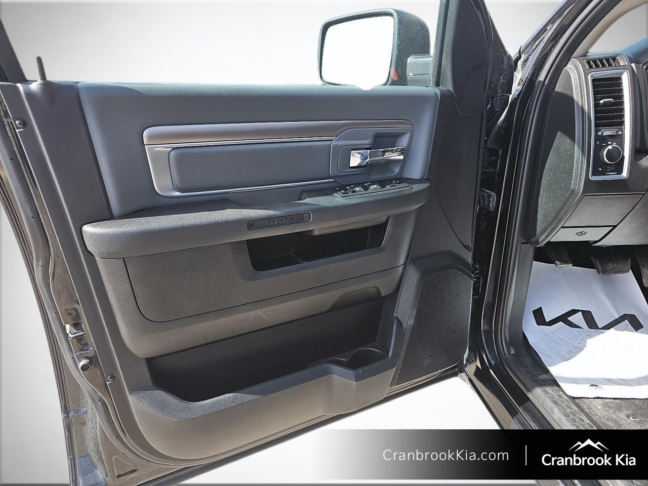 2023 Ram 1500 CLASSIC SLT-10