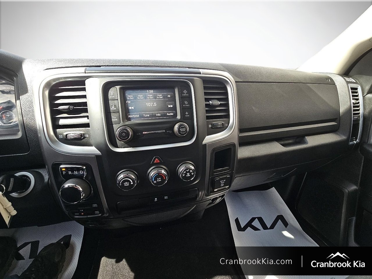 2023 Ram 1500 CLASSIC SLT-13