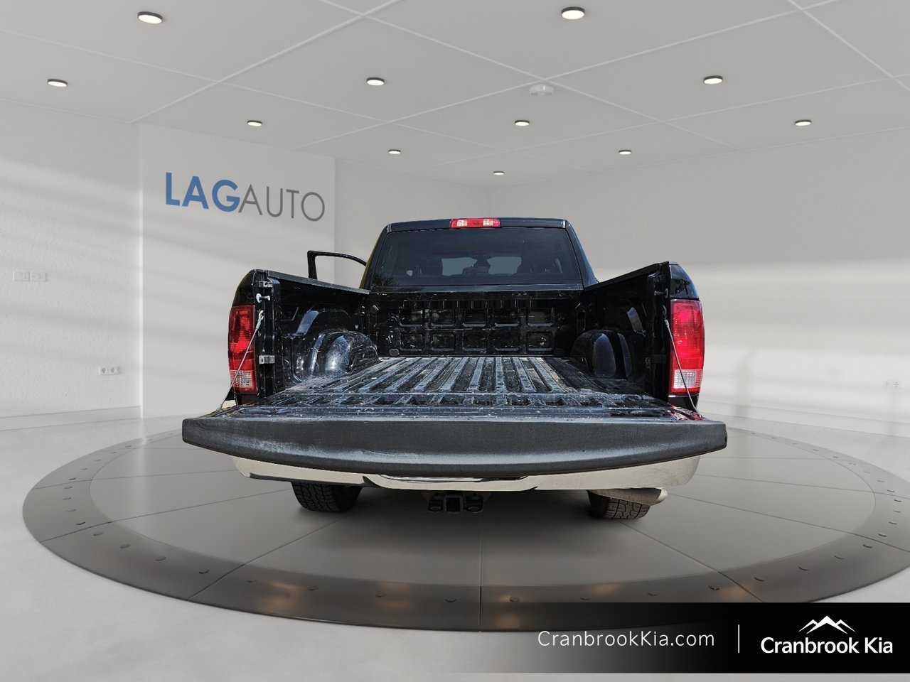 2023 Ram 1500 CLASSIC SLT-16