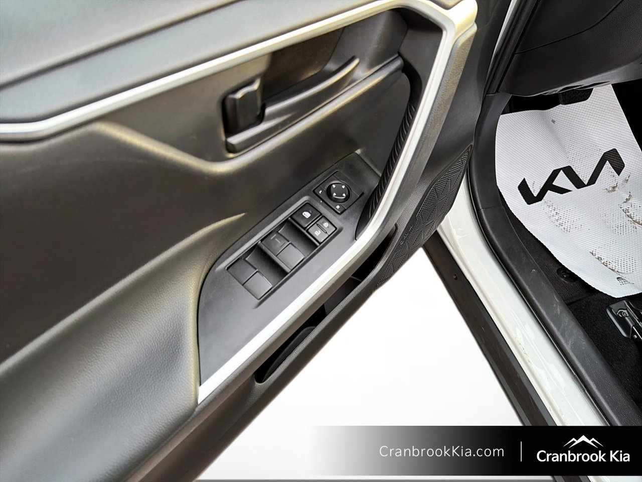 2025 Toyota RAV4 LE-10