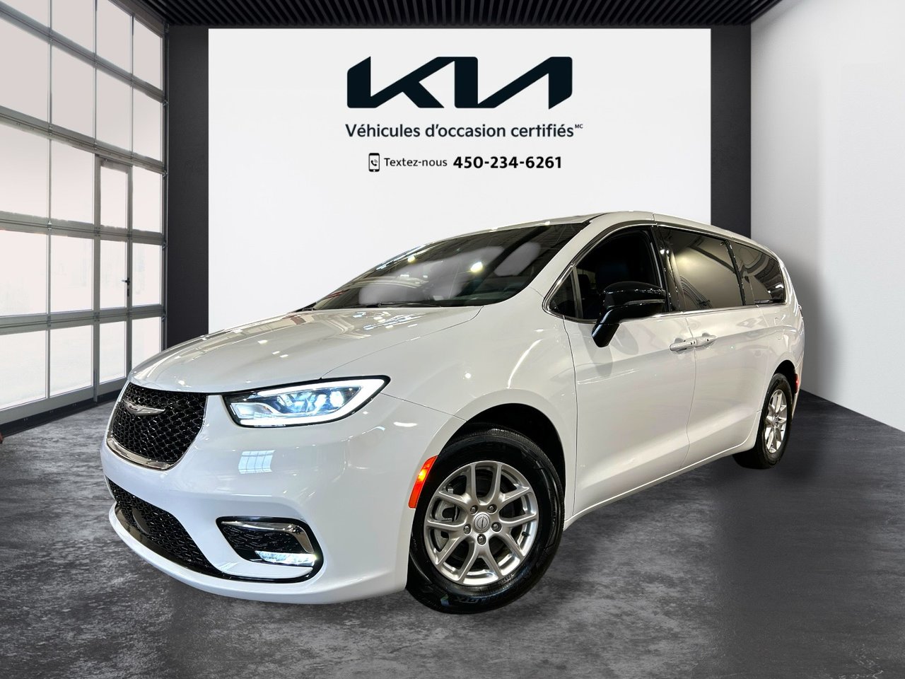 Bright White 2025 Chrysler Pacifica Minivan Front-Wheel Drive Automatic