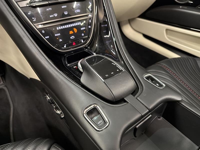 2019 Aston Martin DB11 V8 Volante-12