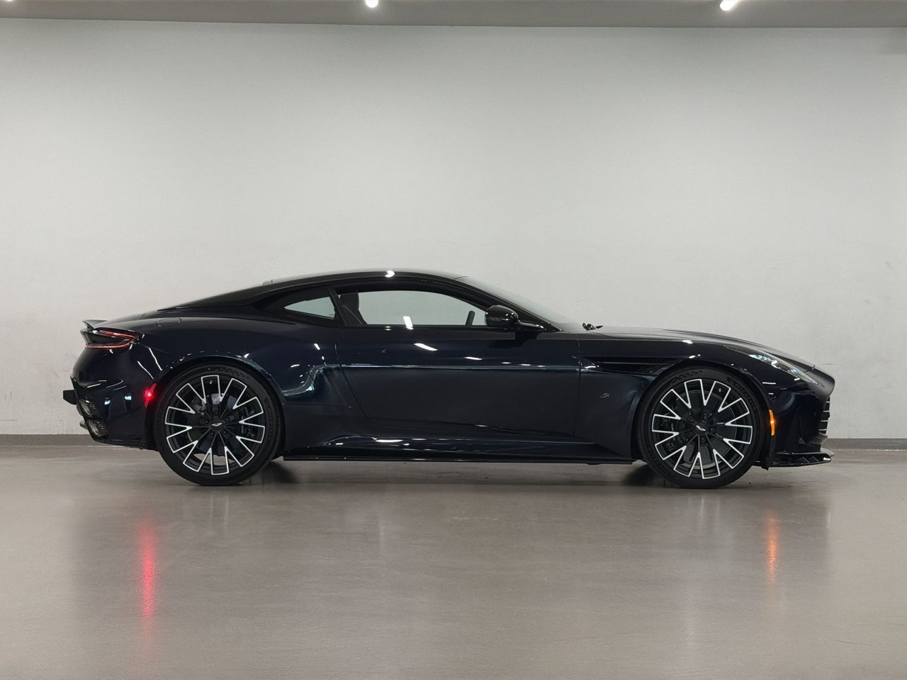 2026 Aston Martin DB12 V8 S Coupe-8