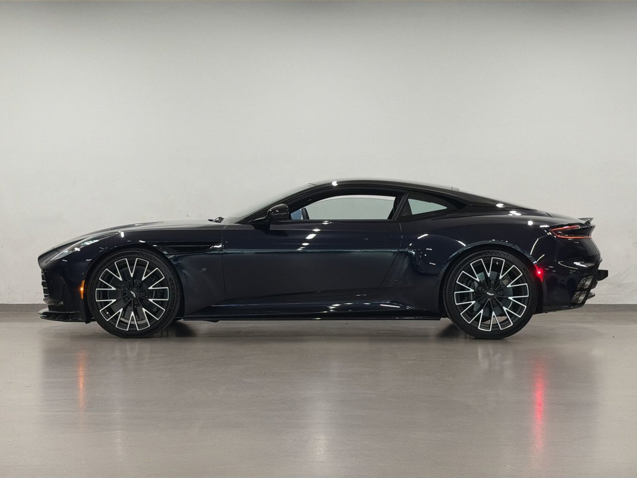 2026 Aston Martin DB12 V8 S Coupe-4