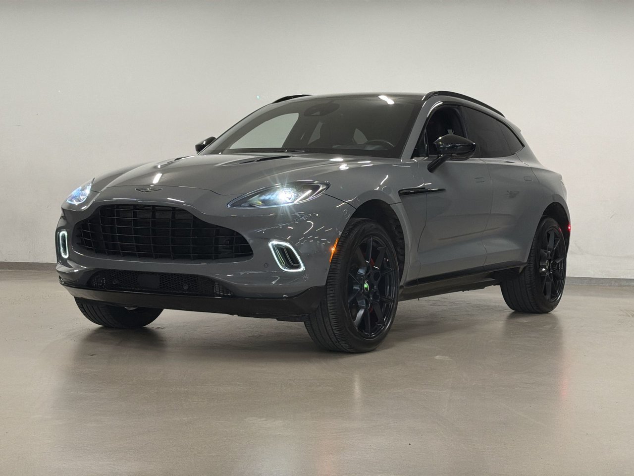 2021 Aston Martin DBX-3