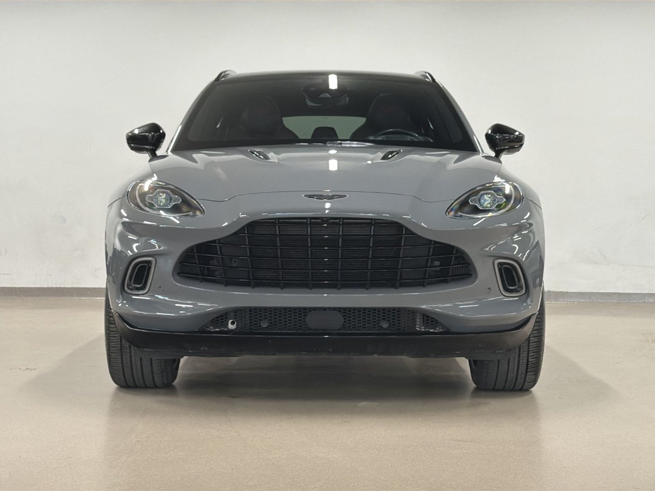 2021 Aston Martin DBX-9