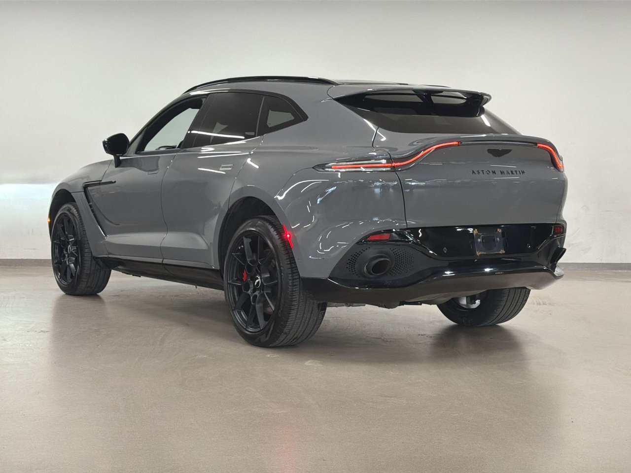2021 Aston Martin DBX-5