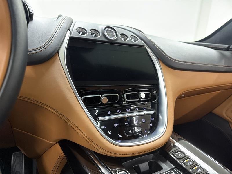 2021 Aston Martin DBX-10