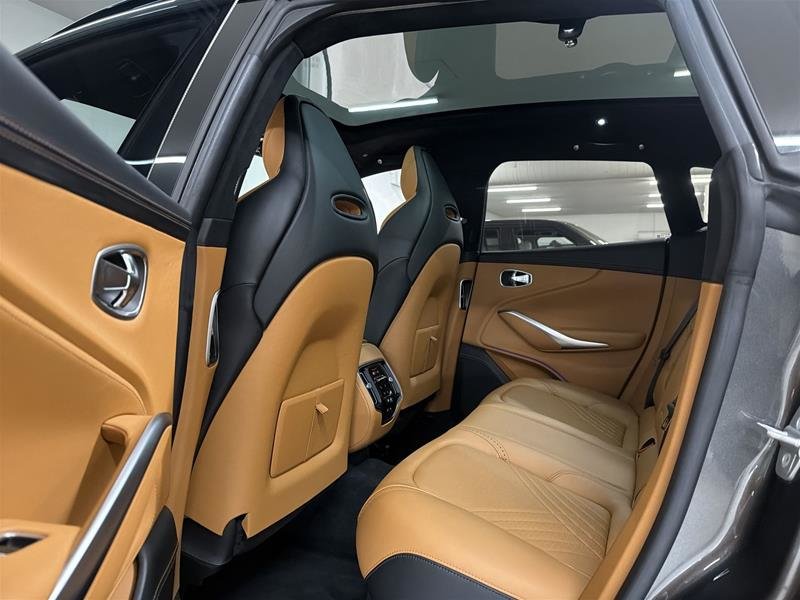 2021 Aston Martin DBX-14