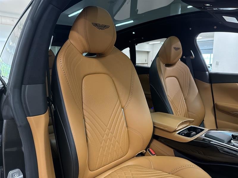 2021 Aston Martin DBX-15