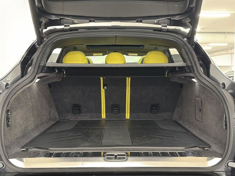 2023 Aston Martin DBX-16