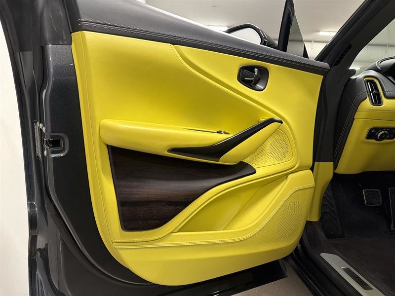 2023 Aston Martin DBX-6