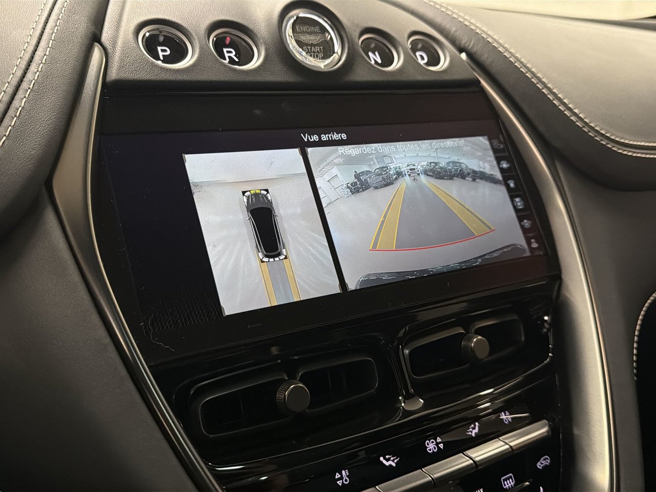 Aston Martin DBX  2023-17