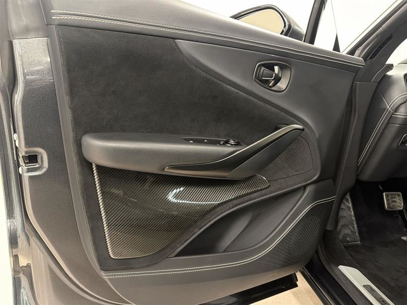 Aston Martin DBX  2023-9