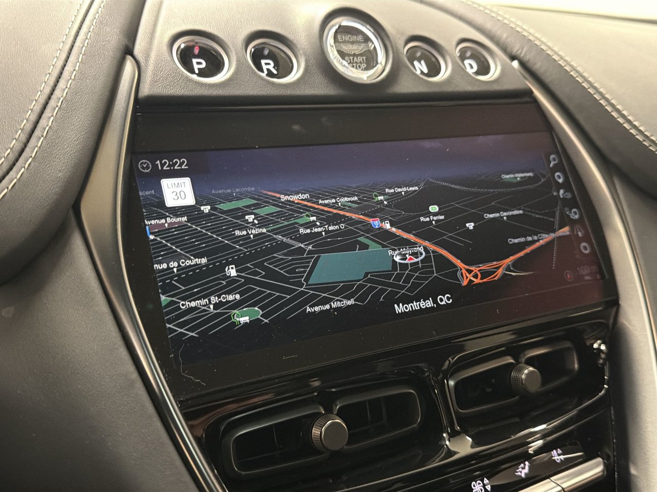 Aston Martin DBX  2023-18