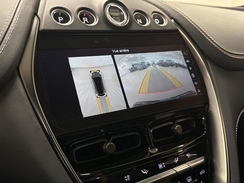 Aston Martin DBX  2023-8