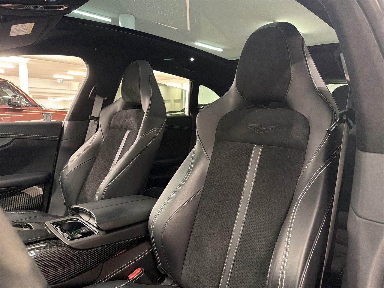 Aston Martin DBX707 707 2023-15