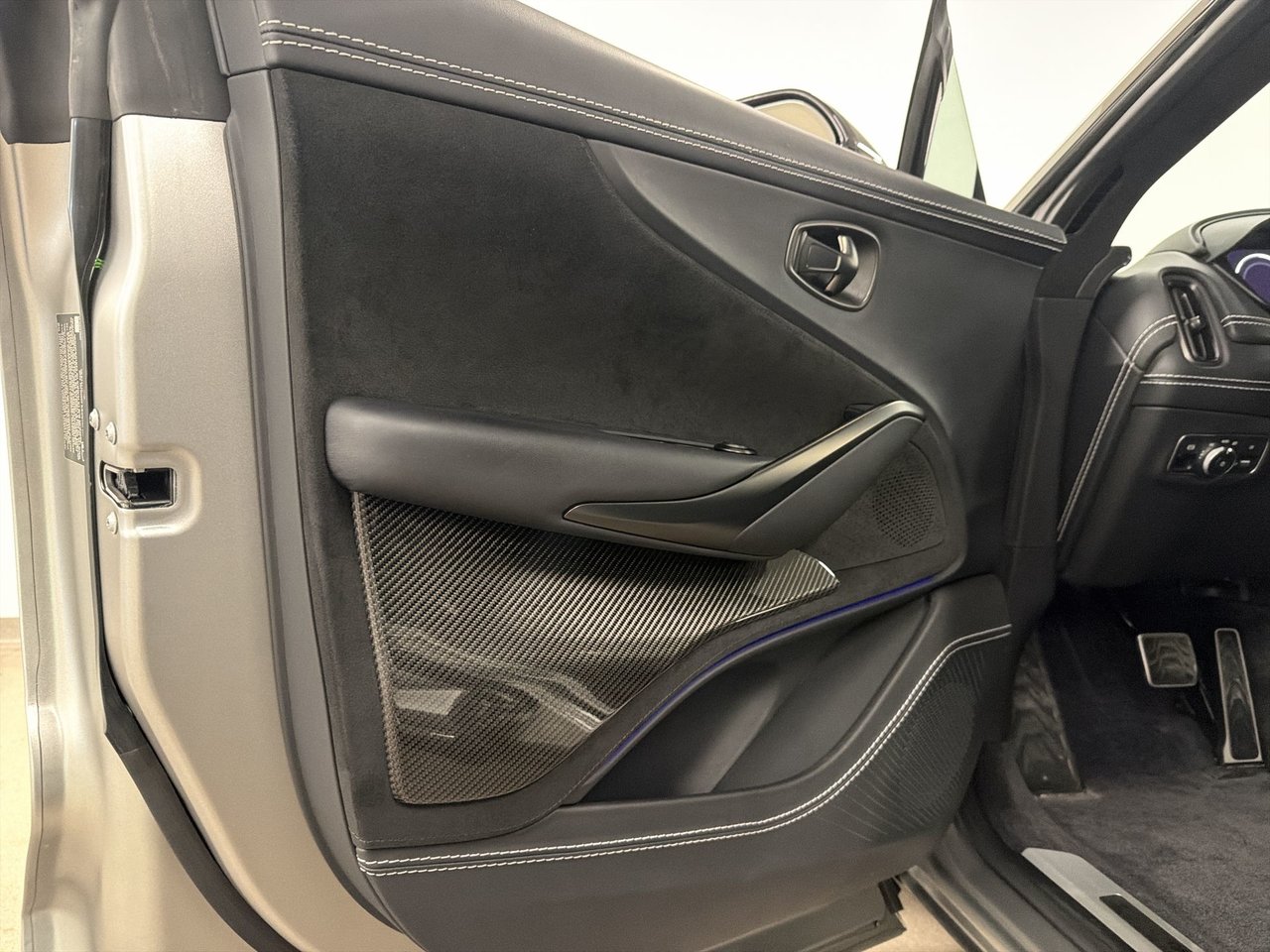 Aston Martin DBX707 707 2023-14