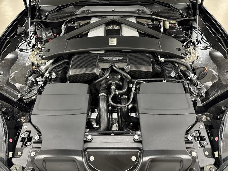 Aston Martin Vanquish  2025-13