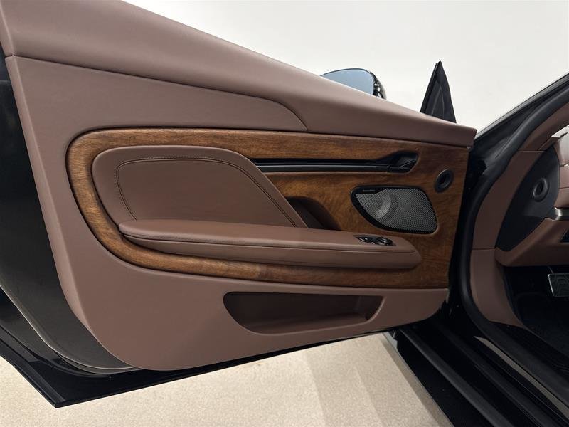 Aston Martin Vanquish  2025-3