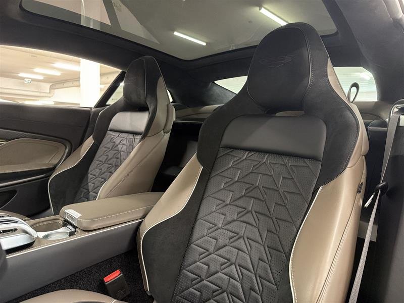 2025 Aston Martin Vanquish-11