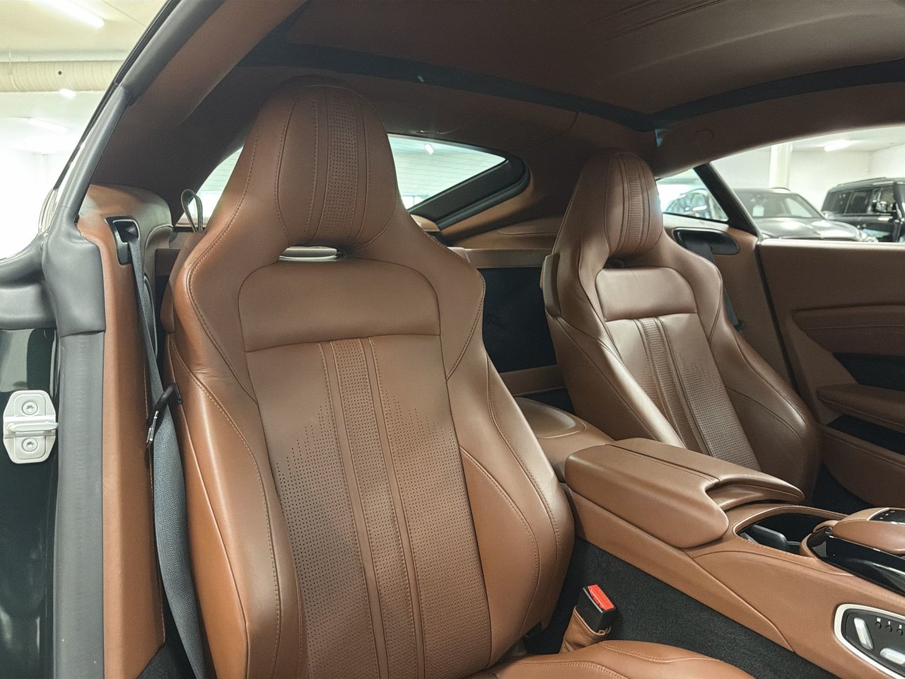 Aston Martin Vantage (2)  2020-24