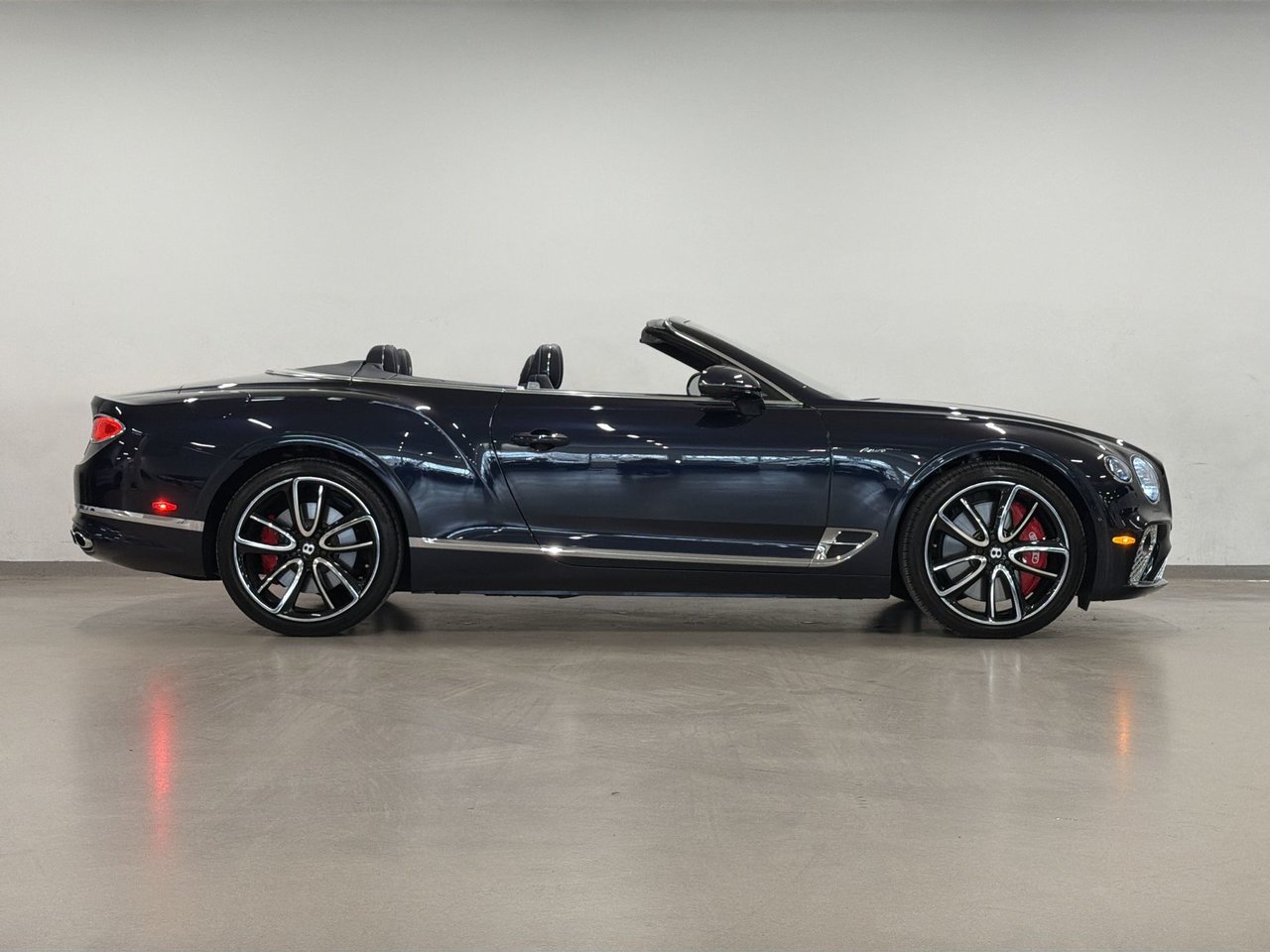 Bentley Continental GT Convertible Azure 2023-8