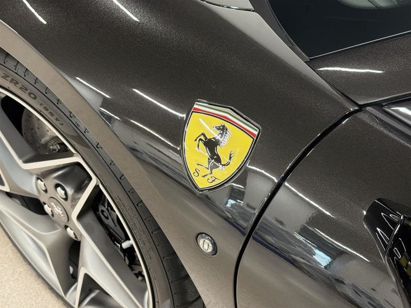 Ferrari F8 Spider 2021-19