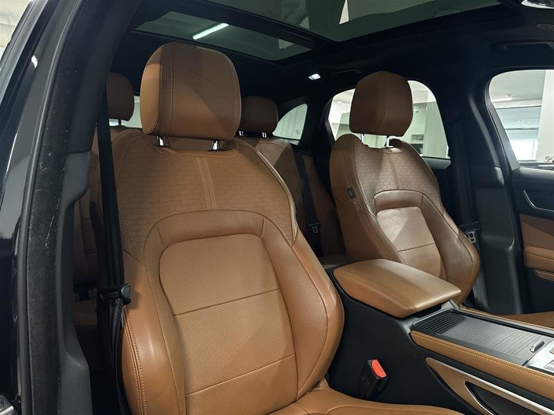 Jaguar F-PACE P250 R-DYNAMIC 2022-16