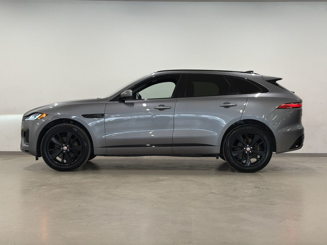 2023 Jaguar F-PACE P250 R-DYNAMIC S-4