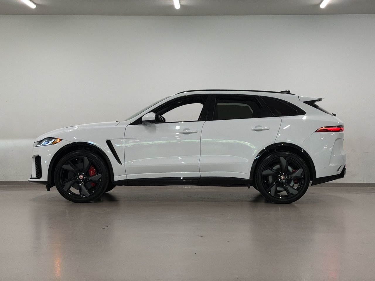 2023 Jaguar F-PACE P550 AWD SVR-5