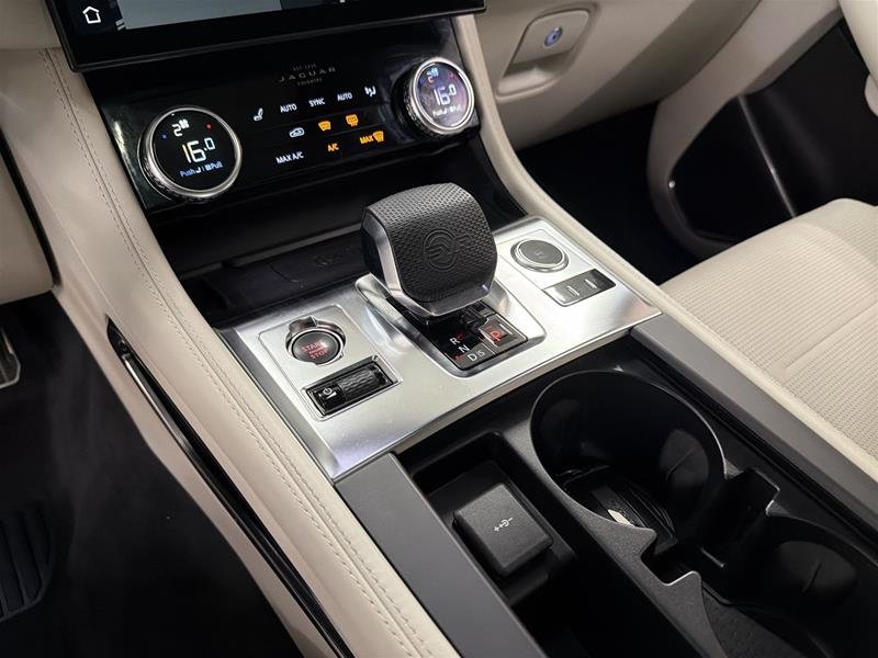 Jaguar F-PACE P550 AWD SVR 2023-12