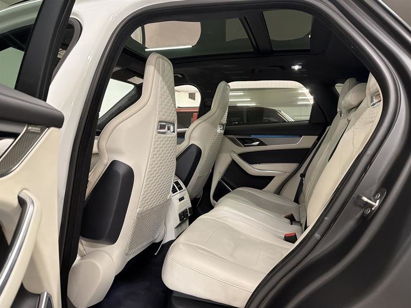 Jaguar F-PACE P550 AWD SVR 2023-14
