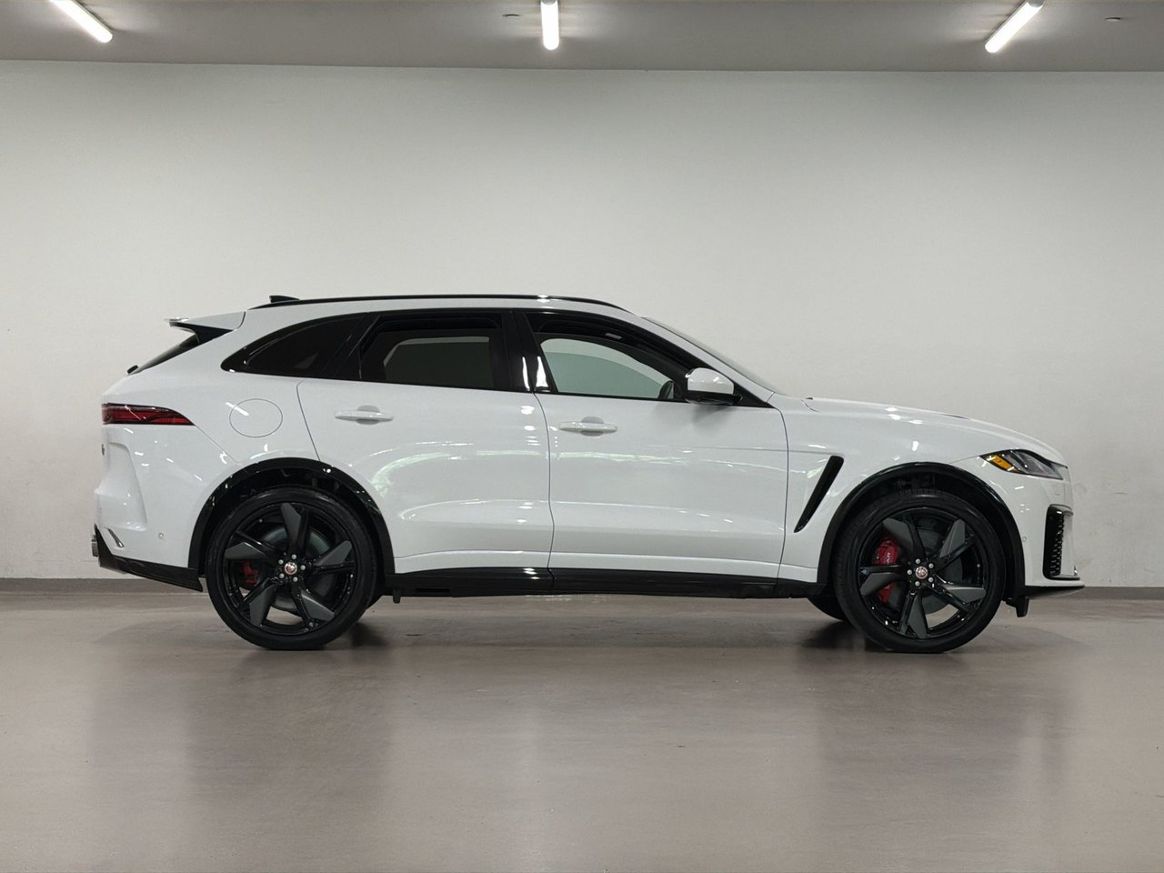 2023 Jaguar F-PACE P550 AWD SVR-10