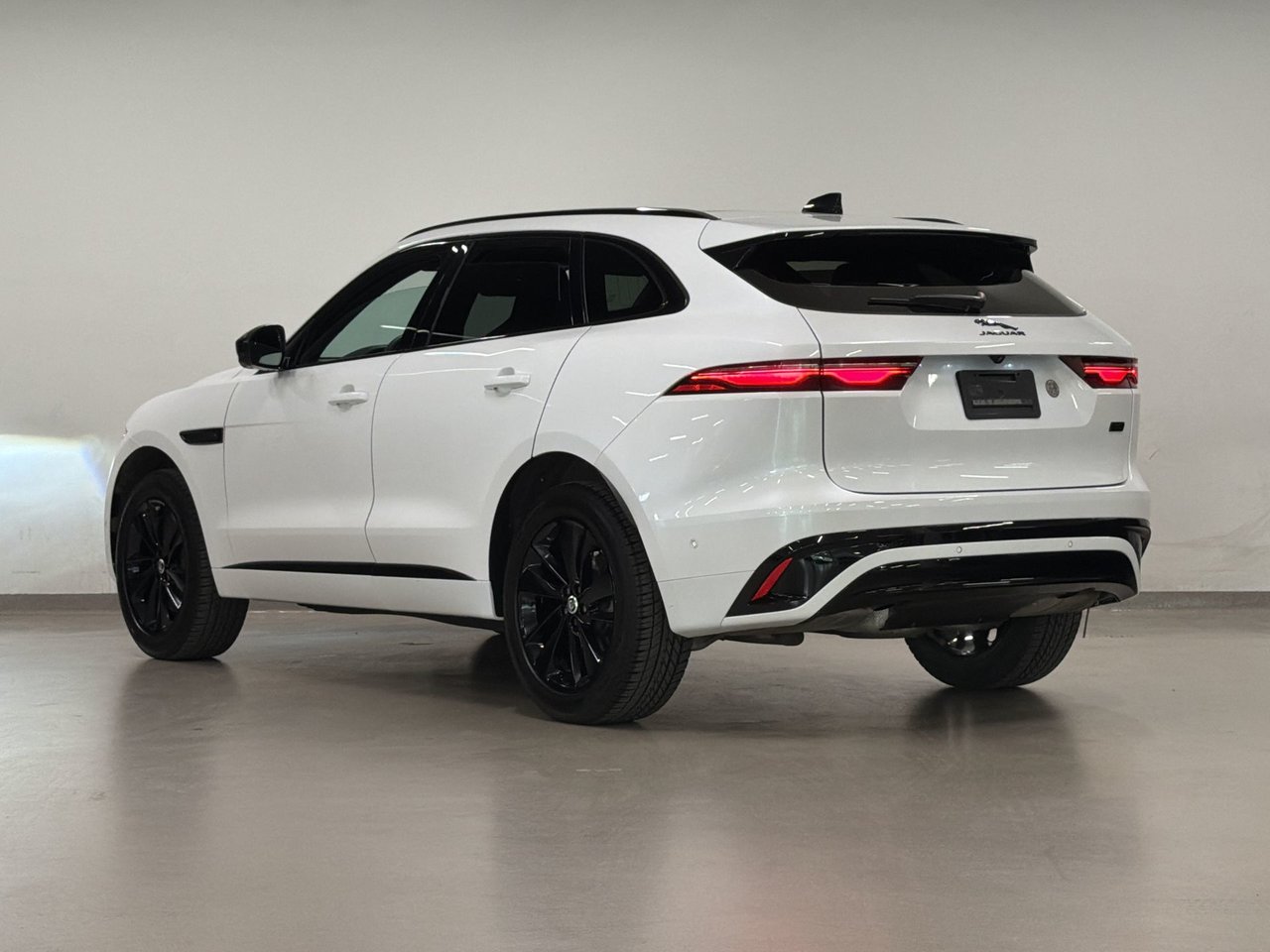 2026 Jaguar F-PACE P250 R-Dynamic S Auto-17
