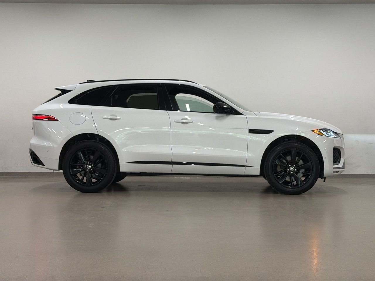 2026 Jaguar F-PACE P250 R-Dynamic S Auto-13