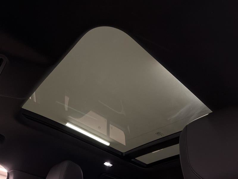 Land Rover Defender 130 P400 SE (2) 2023-13