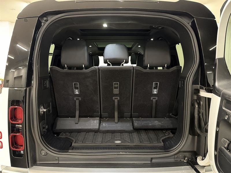 Land Rover Defender 130 P400 SE (2) 2023-15