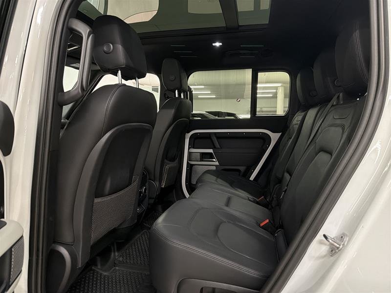 Land Rover Defender 130 P400 SE (2) 2023-14