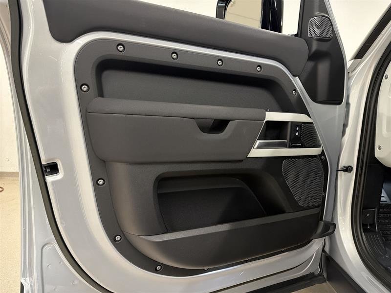 Land Rover Defender 110 P300 S (2) 2023-6