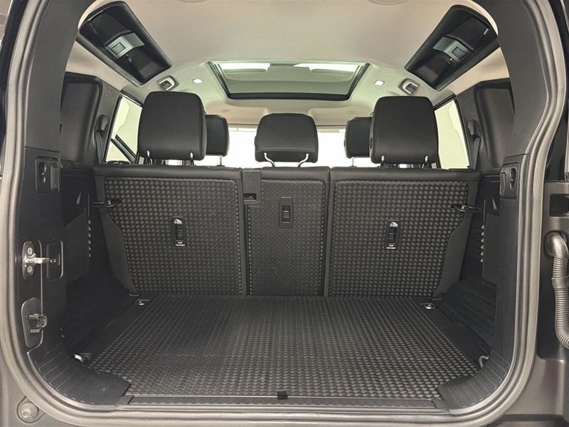 Land Rover Defender 110 P400 SE (2) 2023-15