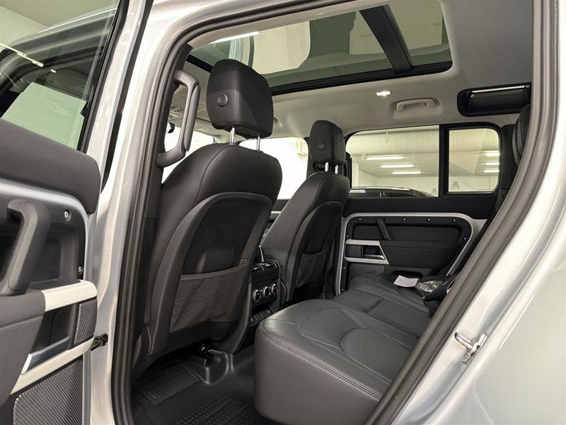 Land Rover Defender 110 P400 SE (2) 2023-14