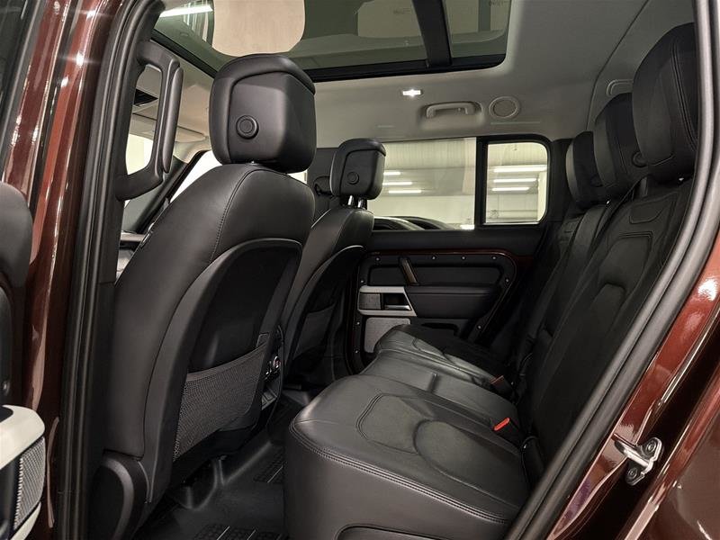 2023 Land Rover Defender 130 P400 First Edition (2)-15