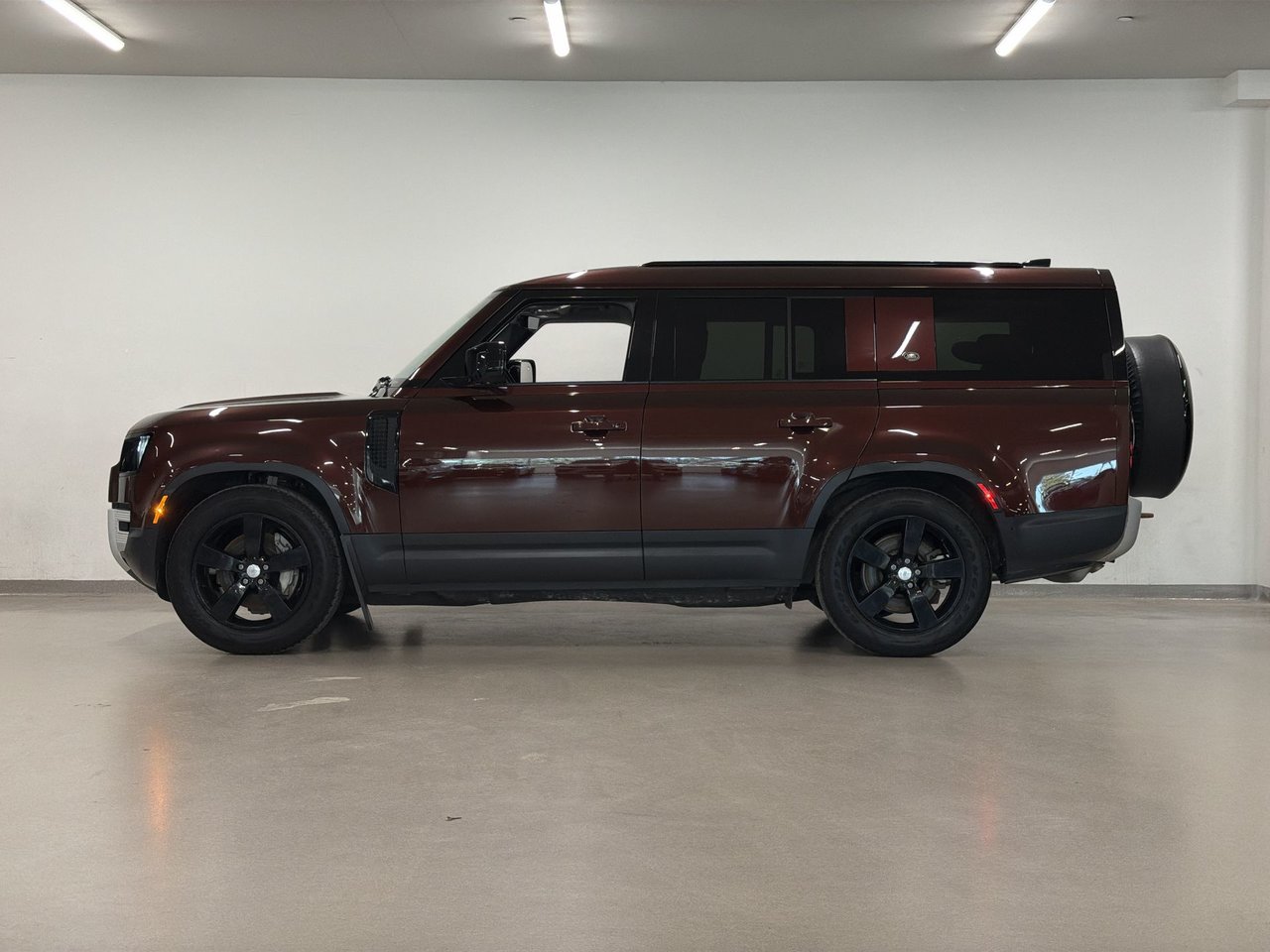 Land Rover Defender 130 P400 First Edition (2) 2023-11